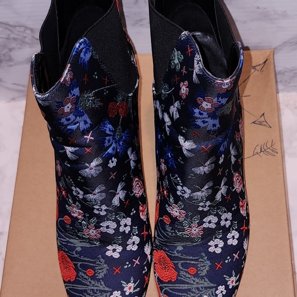 Indigo Rd. Multi Fabric Bootie Sz 10 - Picture 4 of 6